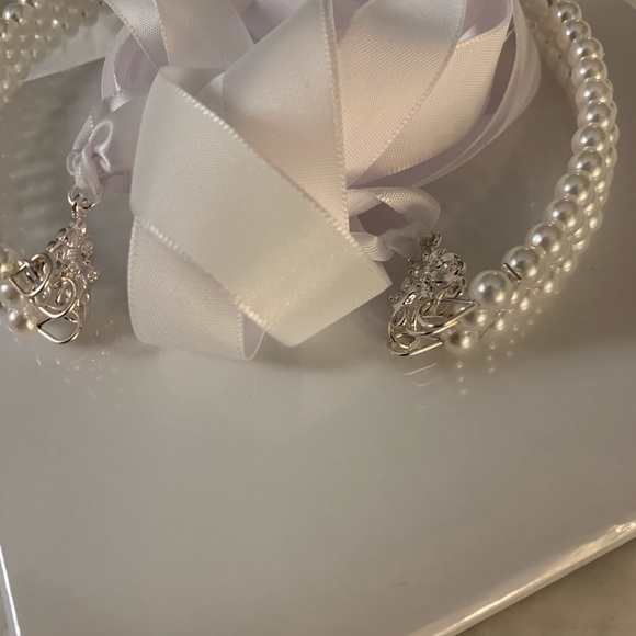 Pearl Choker with Ribbon Ties - Picture 3 of 5